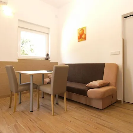 Fuer 3 Personen Ca 30 Qm In Liznjan, Istrien Suedkueste Von Istrien *