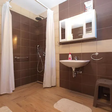 Apartment Fuer 3 Personen Ca 30 Qm In Liznjan, Istrien Suedkueste Von Istrien *