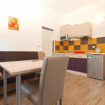 Apartment Fuer 3 Personen Ca 30 Qm In Liznjan, Istrien Suedkueste Von Istrien Ližnjan
