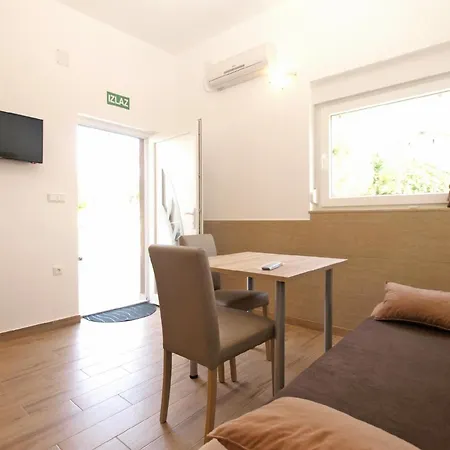 Fuer 3 Personen Ca 30 Qm In Liznjan, Istrien Suedkueste Von Istrien Apartment Ližnjan